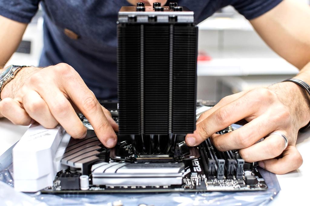 Quantum processing unit with superconducting qubits and cooling systems